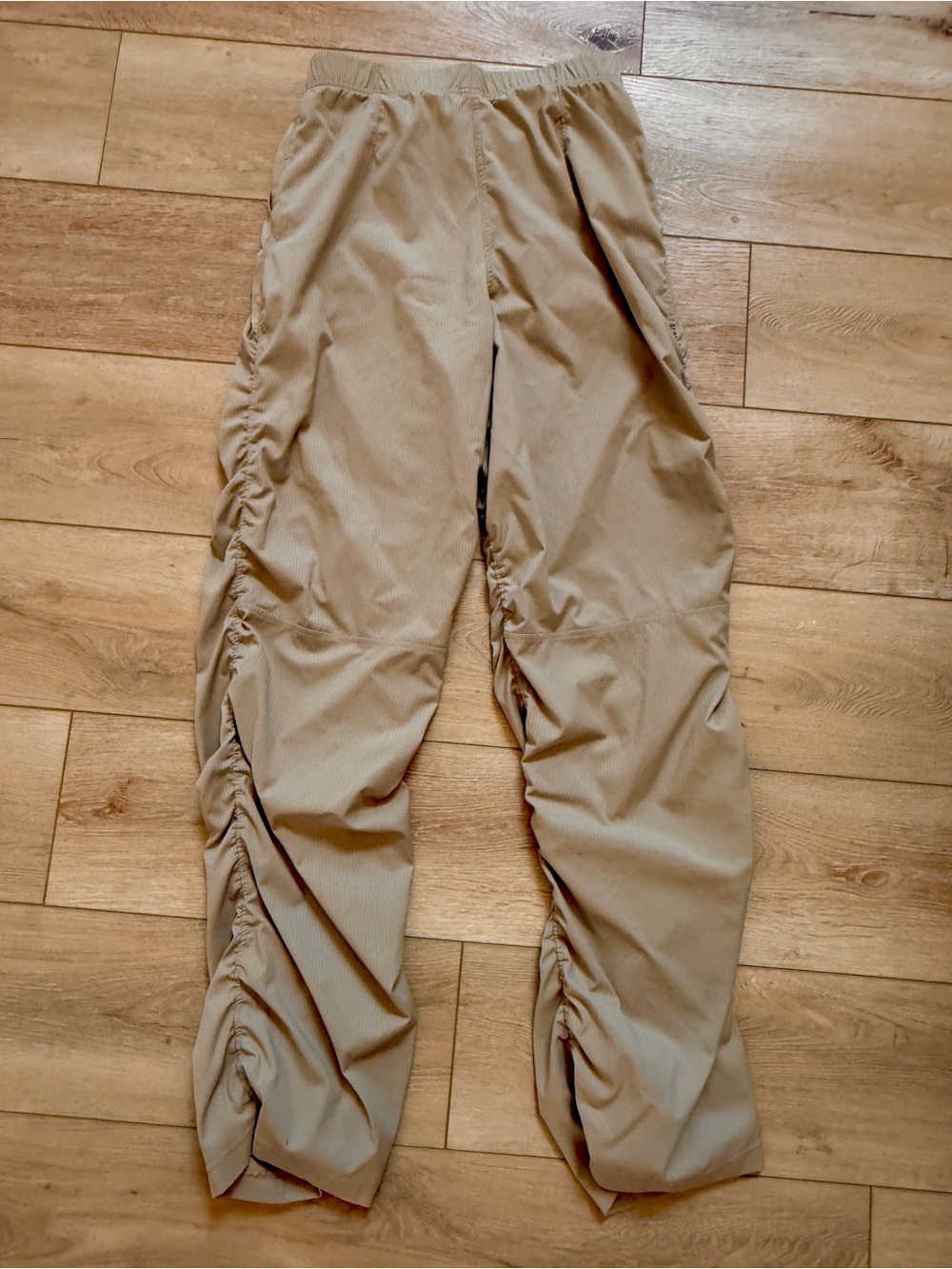 Lululemon Athletica Dance Studio Slim Fit High Rise Flared Tan Pants, M Like New - Picture 9 of 11